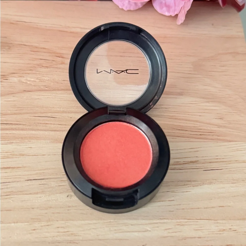 MAC Fashion’s Field Day Frost Eye Shadow